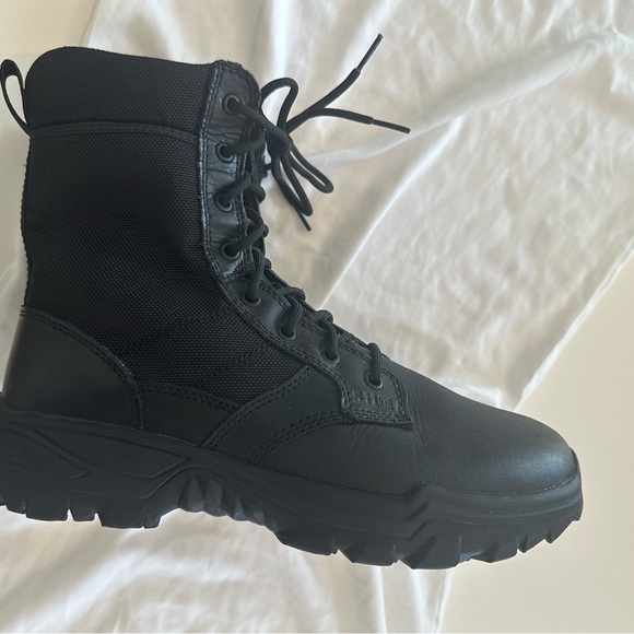 Hiking boot’s lightly used - size 10, men’s - Picture 13 of 13